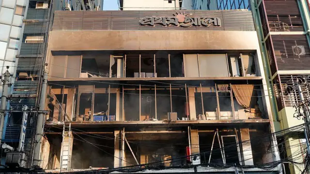 प्रोथोम आलो की वेबसाइट और अख़बार का प्रकाशन दोनों ही हमले के बाद रुक गए हैं