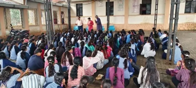 பழங்குடியினர் மேம்பாட்டுத் துறையின் கூடுதல் ஆணையர் சந்தீப் கோலாயித் கூறுகையில், பாதுகாப்பான சூழலில் மாணவர்களை மீண்டும் பள்ளிக்கு அழைத்து வர அனைத்து சாத்தியமான முயற்சிகளும் மேற்கொள்ளப்பட்டு வருவதாகத் தெரிவித்தார். 