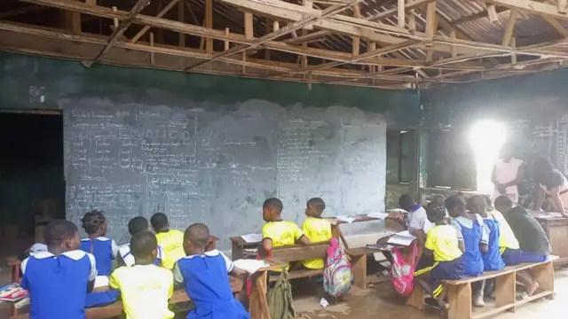 Ụmụakwụkwọ Okpaugwu Urban 1 n'Ebonyi steeti na-amụ ihe na klassị 