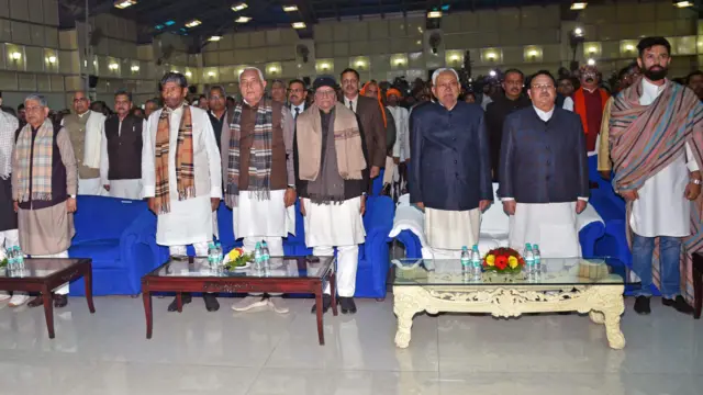 बिहार में एनडीए का कुनबा भले ही बड़ा हो गया हो, लेकिन चुनौतियाँ भी कम नहीं हैं.