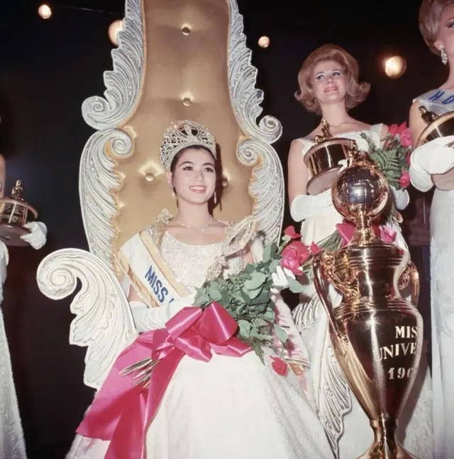 อาภัสรา หงสกุล นางงามจักรวาลคนแรกของไทยเมื่อปี 2507