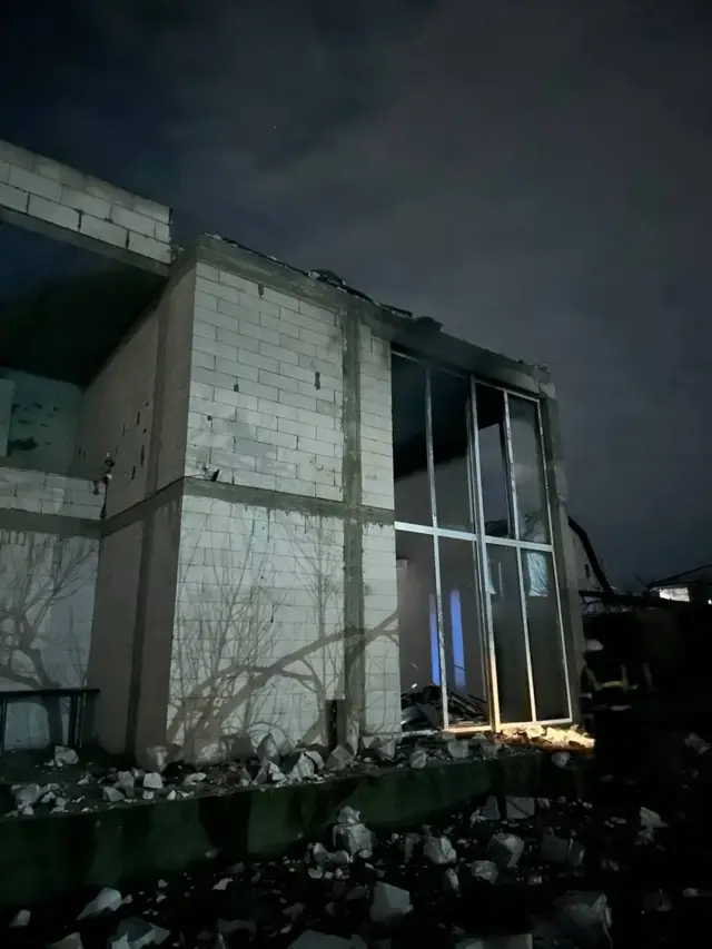 Наслідки падіння уламків БпЛА в Дарницькому районі