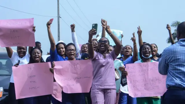 Nurses and Midwives, conduct dia protest against di federal goment ova di new verification certification guideline.