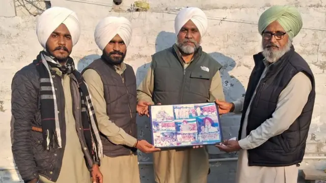 ਸਰਵਣ ਸਿੰਘ ਧਾਲੀਵਾਲ ਆਪਣੇ ਮੁੰਡਿਆਂ ਰੁਪਿੰਦਰ ਸਿੰਘ ਅਤੇ ਰਜਿੰਦਰ ਸਿੰਘ ਨਾਲ