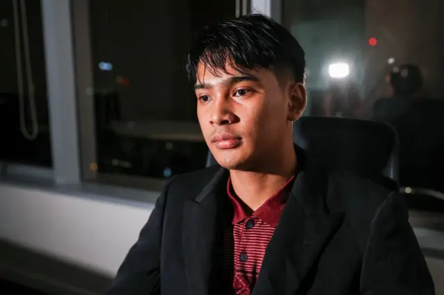 Louis, 18 tuổi, người Thái Lan, bị lừa sang Campuchia để lao động và đã trốn thoát vào năm ngoái. Ảnh chụp ngày 26/5/2025 Louis, 18 tuổi, người Thái Lan, bị lừa sang Campuchia để lao động và đã trốn thoát vào năm ngoái. Ảnh chụp ngày 26/5/2025