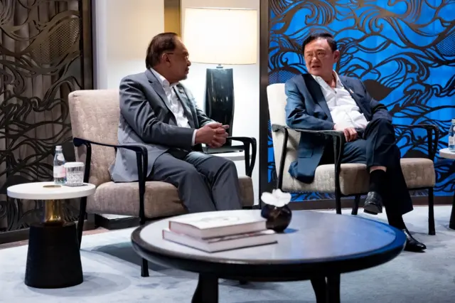 မလေးရှားဝန်ကြီးချုပ်နဲ့ ထိုင်းဝန်ကြီးချုပ် သက်ဆင် 