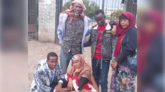 ሼህ አብዱራዛቅ ከልጆቻቸው ጋር 