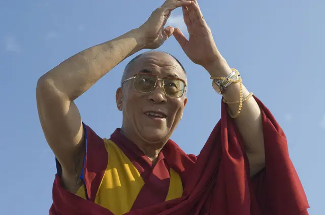 சிறுவன் வீடியோ - தலாய் லாமா வருத்தம்