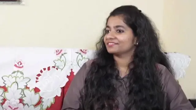 मूक बधिर वकील सना.