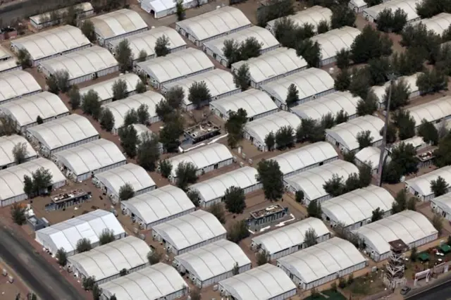 বৈধ উপায়ে গেলে শীতাতপ নিয়ন্ত্রিত তাঁবুতে বিশ্রামের সুযোগ থাকে।