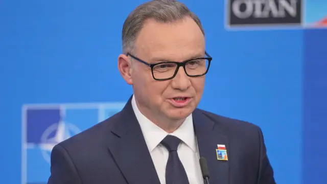 Prezydent Polski Andrzej Duda rozmawia z dziennikarzami na szczycie NATO w Hadze, 25 czerwca 2025.