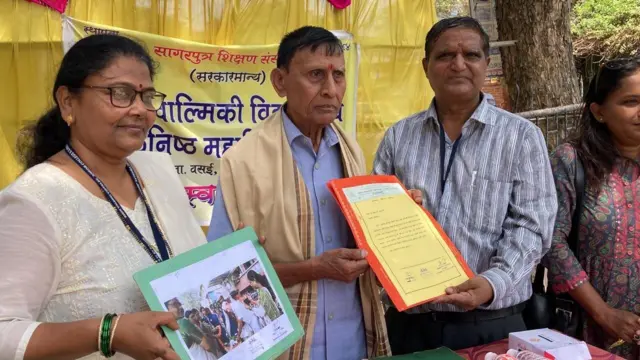 79 व्या वर्षी 12 वी उत्तीर्ण झालेले आजोबा; आता म्हणतात 'मी वकील होणारच'