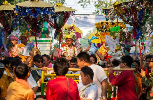 ထိုင်းရောက် ရွှေ့ပြောင်းရှမ်းတွေရဲ့ ရှင်ပြုပွဲ