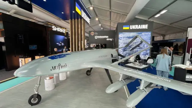 Дрон «Лютый» в экспозиции Украины в ангаре 