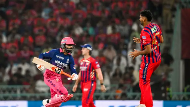 தன் இன்னிங்ஸின் முதல் 23 பந்துகளில் ஜடேஜா ஒரு பவுண்டரி கூட அடிக்கவில்லை