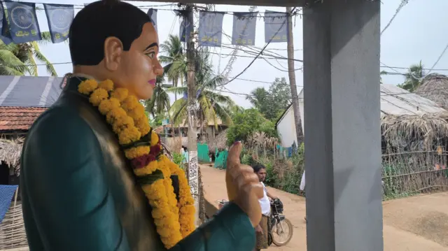 అంబేడ్కర్ విగ్రహం ఏర్పాటు