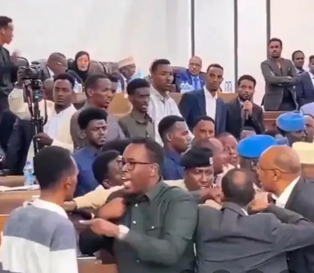 Porno ayollar axlat va fart Yashirin kamerada onanizm qilayotgan qizlarni tomosha qiling