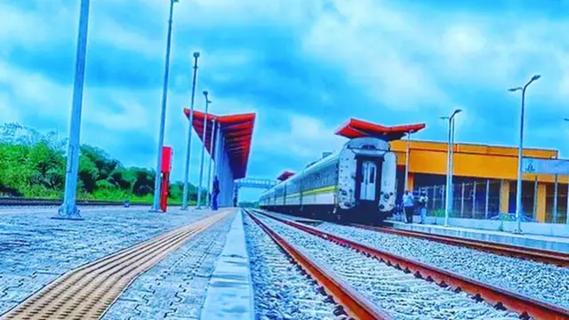 D﻿i train service go resume dis November