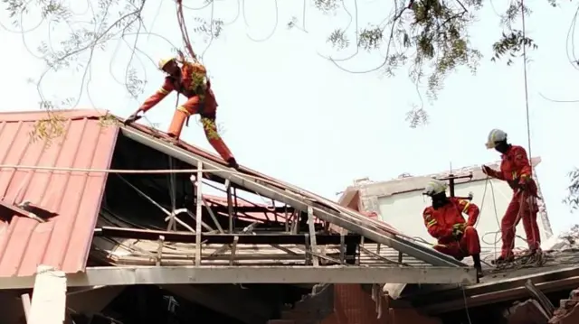 မတ် ၃၀ ရက် စစ်ကိုင်းမြို့ပေါ် ကယ်ဆယ်ရေးမြင်ကွင်း