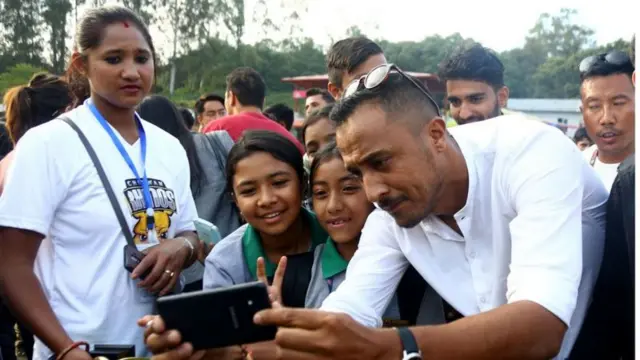 पारस खड्का