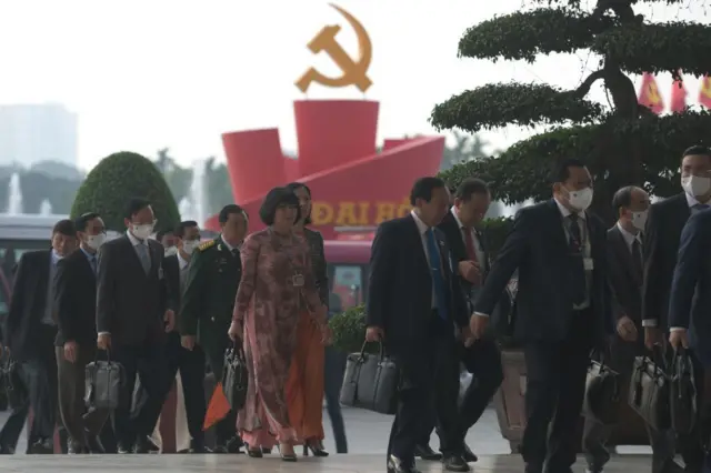 Các đại biểu không trực tiếp bầu tổng bí thư, thay vào đó họ bầu ra Ban Chấp hành Trung ương. Ảnh chụp tại tại Đại hội 13 năm 2021