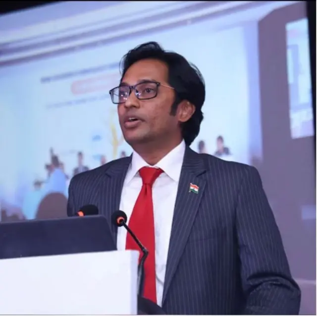 డాక్టర్ దినేశ్