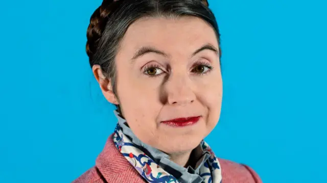 கேம்ப்ரிட்ஜ் பல்கலைக்கழக பேராசிரியான இவர் ஆடையில்லாமல் பொதுவெளியில் போராடுவது ஏன்?