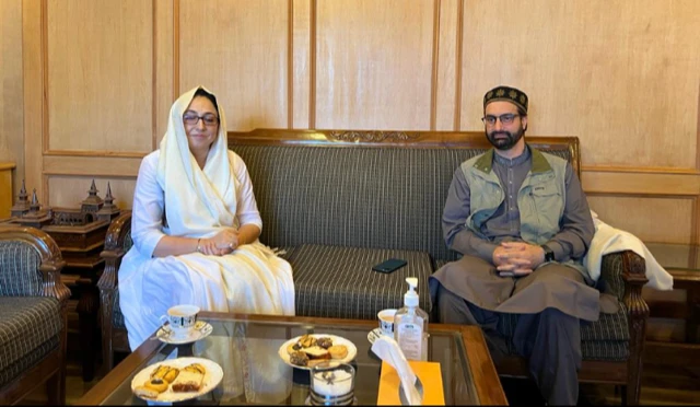 میر واعظ عمر فاروق کی درخشاں اندرابی سے ملاقات