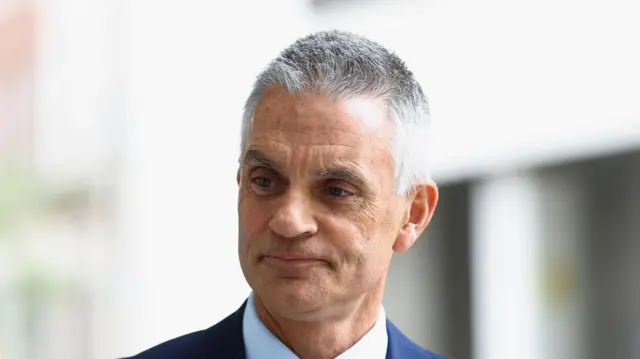 Tim Davie, um homem branco com cabelos grisalhos