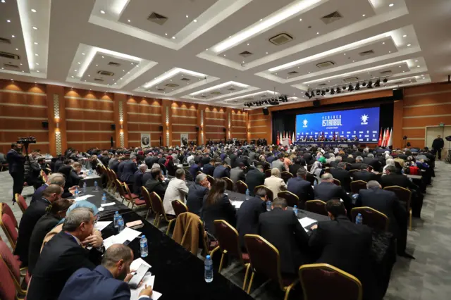 17 Aralık'taki buluşmaya 300'den fazla parti yetkilisi katıldı. 