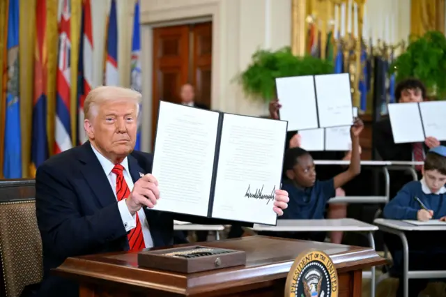 Tổng thống Donald Trump công bố sắc lệnh hành pháp giải thể Bộ Giáo dục