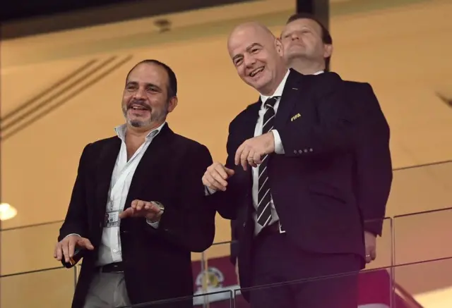 رئيس الاتحاد الدولي لكرة القدم "فيفا"، جياني إنفانتينو مع رئيس الاتحاد الأردني لكرة القدم الأمير علي بن الحسين