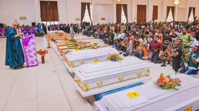 Coffins of di victims of di Owo massacre spread in front of audience while di late former govnor of Ondo state dey give speech