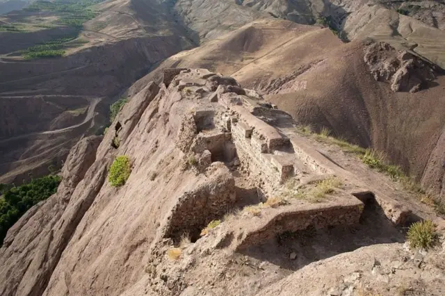 Le château d'Alamut est actuellement situé en Iran