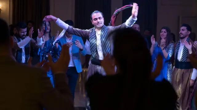 
Kurdoonni Iraan uffata aadaa uffachuun Tehran keessatti wayita Yalda kabajan.