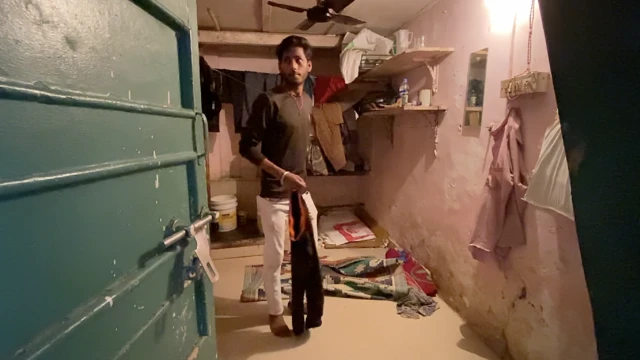 या खोलीत चुलबुल पांडे त्याच्या काही मित्रांसह राहतो.