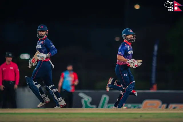 खेलिरहेका नेपालीहरू