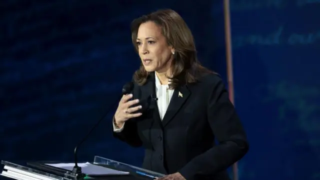 కమలాహారిస్ 