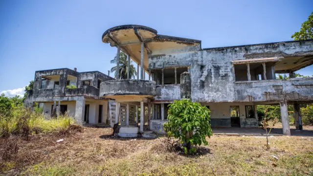 Ruínas da Casa de Marfil, localizada na praia da província de San Cristóbal