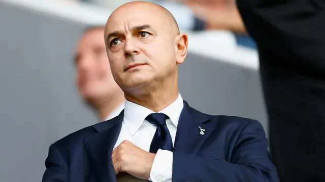 دنیل لوی از تاتنهام تصمیم بزرگی در مورد آینده کاپیتان تیم خود، هری کین که قراردادش در تابستان ۲۰۲۴ به پایان می‌رسید گرفت و او را به بایرن واگذار کرد