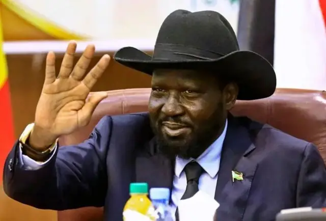 Rais wa Sudan Kusini Salva Kiir wakati mjini Khartoum, Juni 25, 2018 kwa duru ya pili ya masungumzo yaliyolenga kumaliza vita vya wenyewe kwa wenyewe yaliyokumba nchi hiyo.