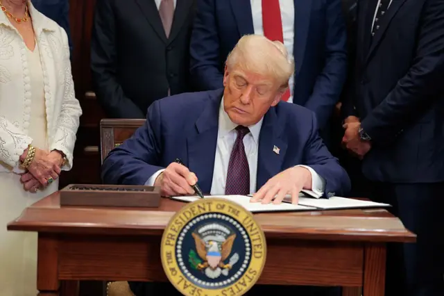 Ông Trump ký sắc lệnh hành pháp vào ngày 31/7