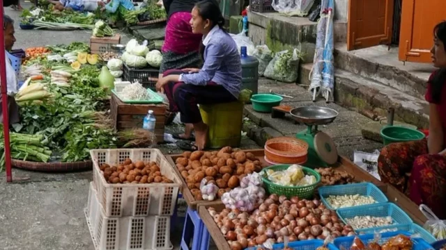  စစ်အာဏာသိမ်းပြီး အလုပ်ကိုင် ရှားပါးလာတာ၊ ကုန်ဈေးနှုန်းတွေကြီးမြင့်လာတာတွေဆက်တိုက်ဖြစ်လာ