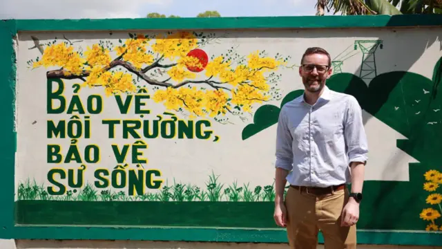 Ông Iain Frew trong chuyến công tác tại Cần Thơ