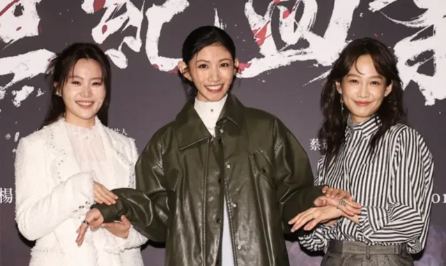 《世紀血案》演員在殺青記者會上微笑合照，被輿論批評態度不夠嚴肅。