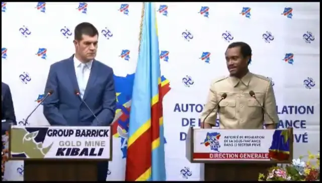 Nicolas Marques de Barrick et Miguel Kashal Katemb directeur de l’ARSP (à droite)