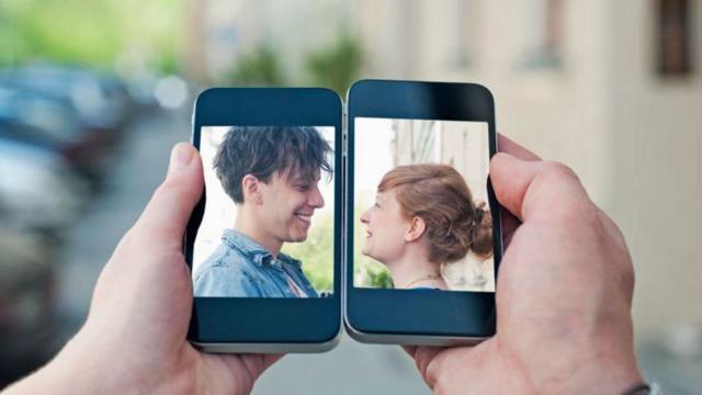 celulares com fotoscasa de aposta downloaduma mulher e um homem