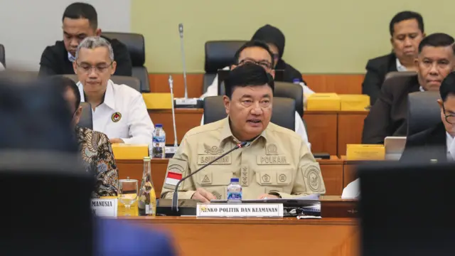Menteri Koordinator Bidang Politik dan Keamanan, Budi Gunawan, menyebut seruan pengibaran bendera One Piece sebagai bentuk provokasi yang dapat menurunkan kewibawaan bendera Merah Putih.