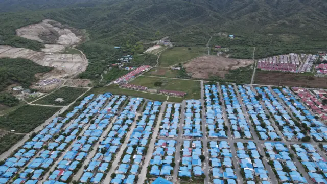 Foto udara permukiman warga dan lahan kosong di Palu, Sulawesi Tengah, Sabtu (4/2).