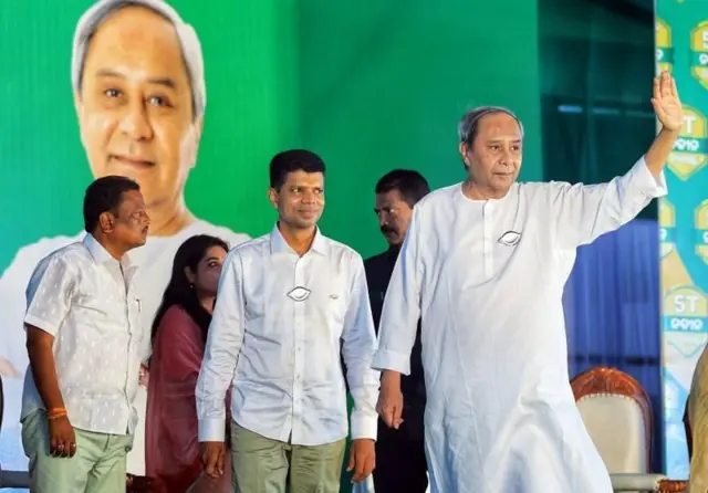 నవీన్ పట్నాయక్‌తో వీకే పాండియన్